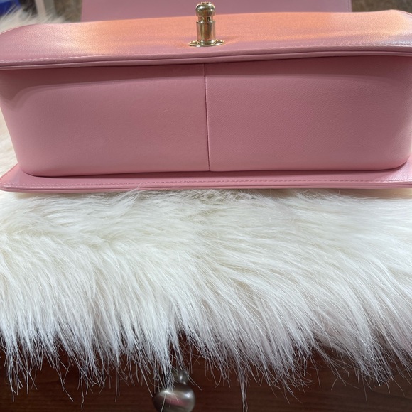 Like new 99% a little gold hardware still on seal - Picture 5 of 11